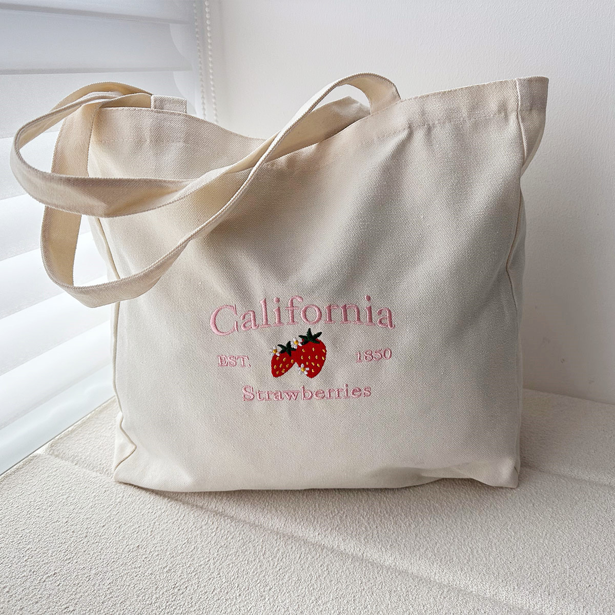 California EST.1850 Strawberri - огляд і ціна Women Bags Ck