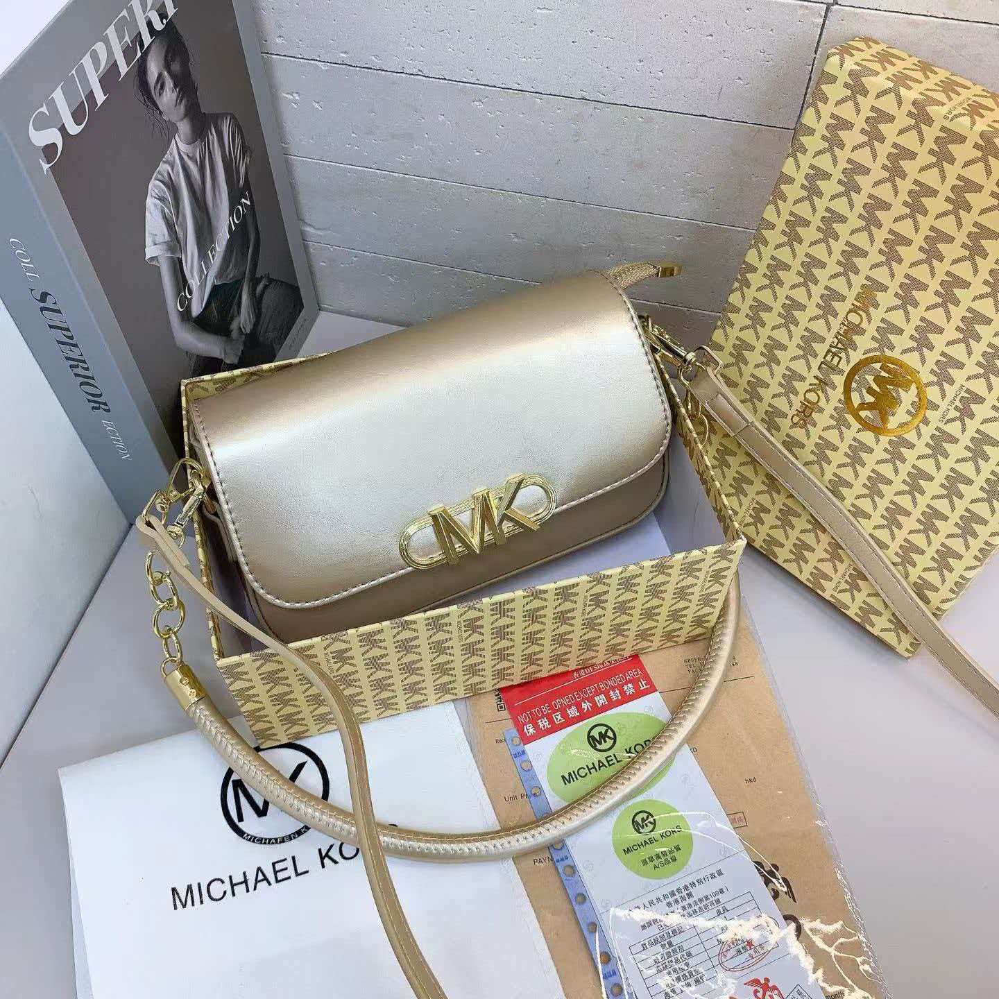 Michael Kors Women's Chain Bag - огляд і ціна Women'S Bags Michael Kors