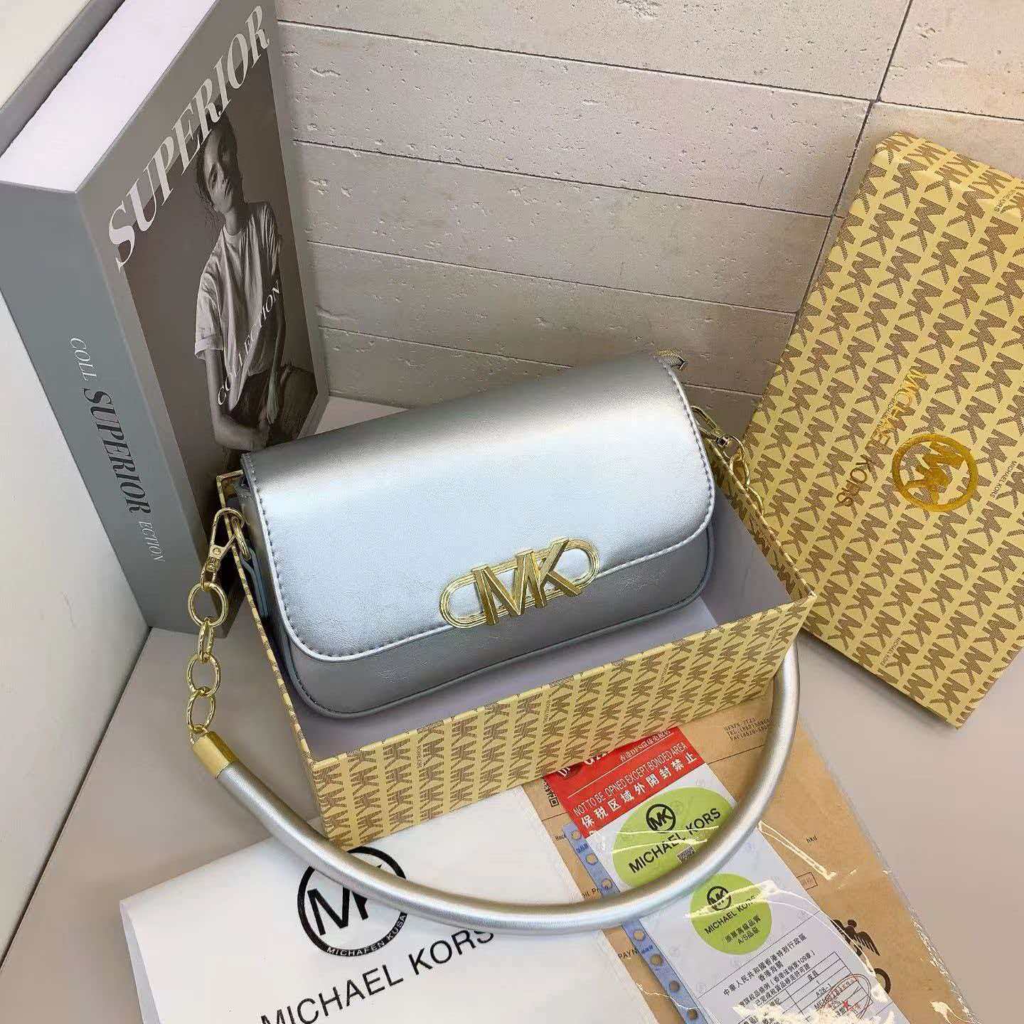 Michael Kors Women's Chain Bag - огляд і ціна Women'S Bags Michael Kors