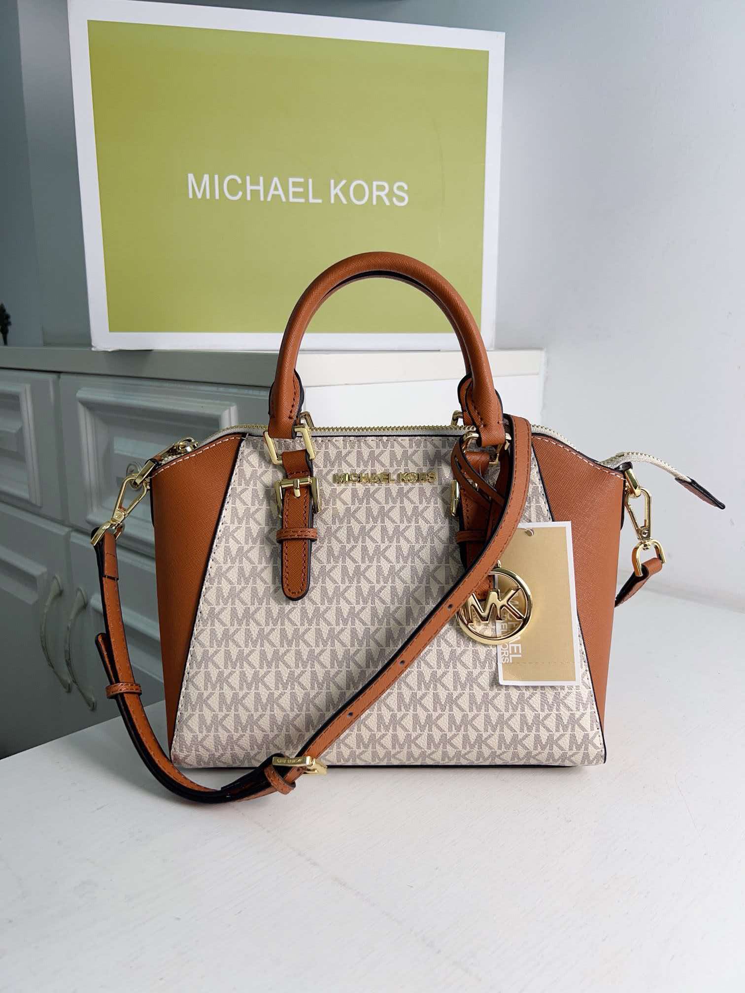 Brand new Michael Kors women's - огляд і ціна Women'S Bags Michael Kors